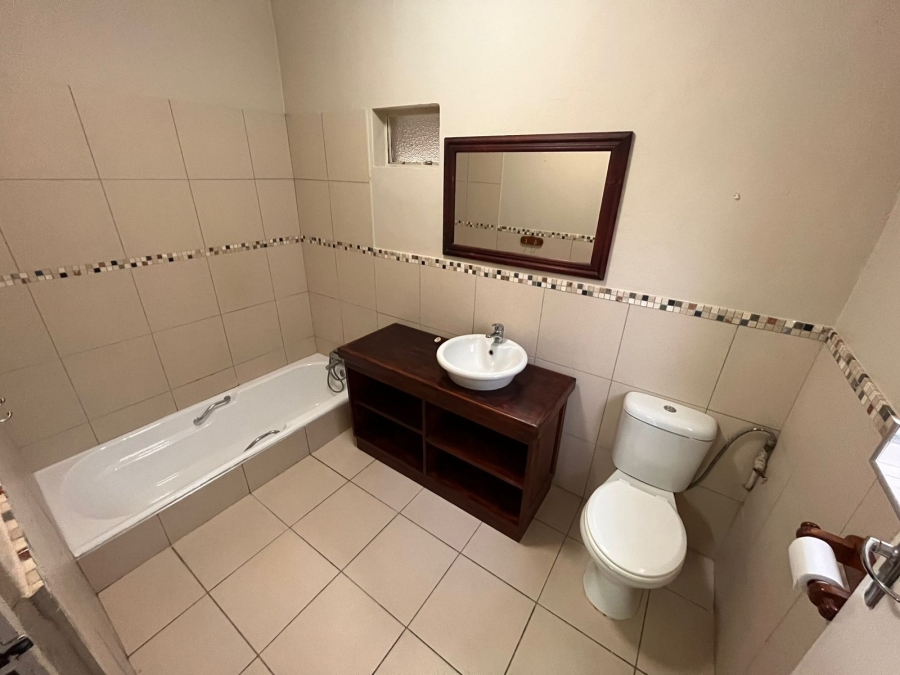 To Let 3 Bedroom Property for Rent in Sunrise On Sea Eastern Cape